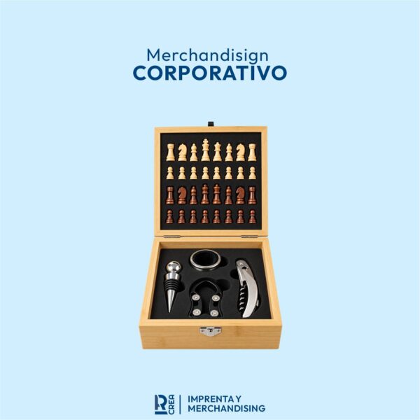 SET DE VINO CON JUEGO DE AJEDREZ EN CAJA DE MADERA